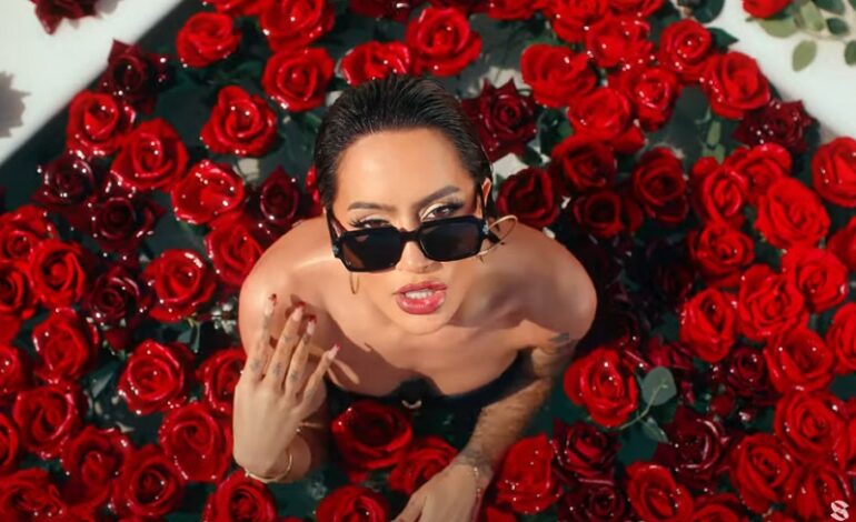 “Nuk e di kur kthehna”, Dafina Zeqiri ka një mesazh!