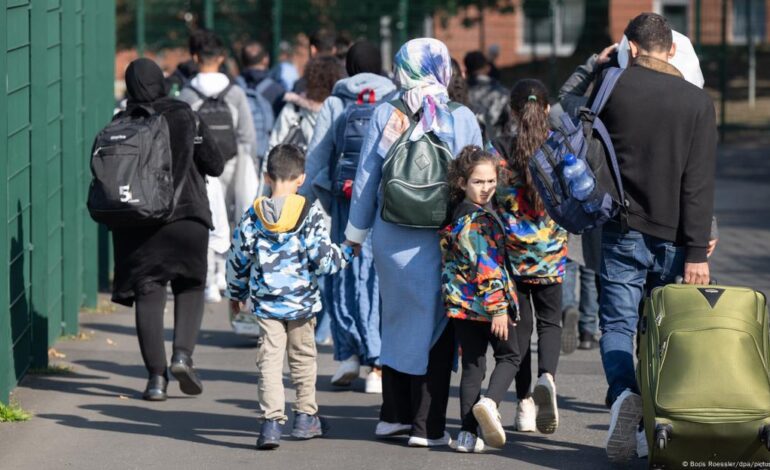 Gjermania planifikon të kufizojë ribashkimin familjar për refugjatët