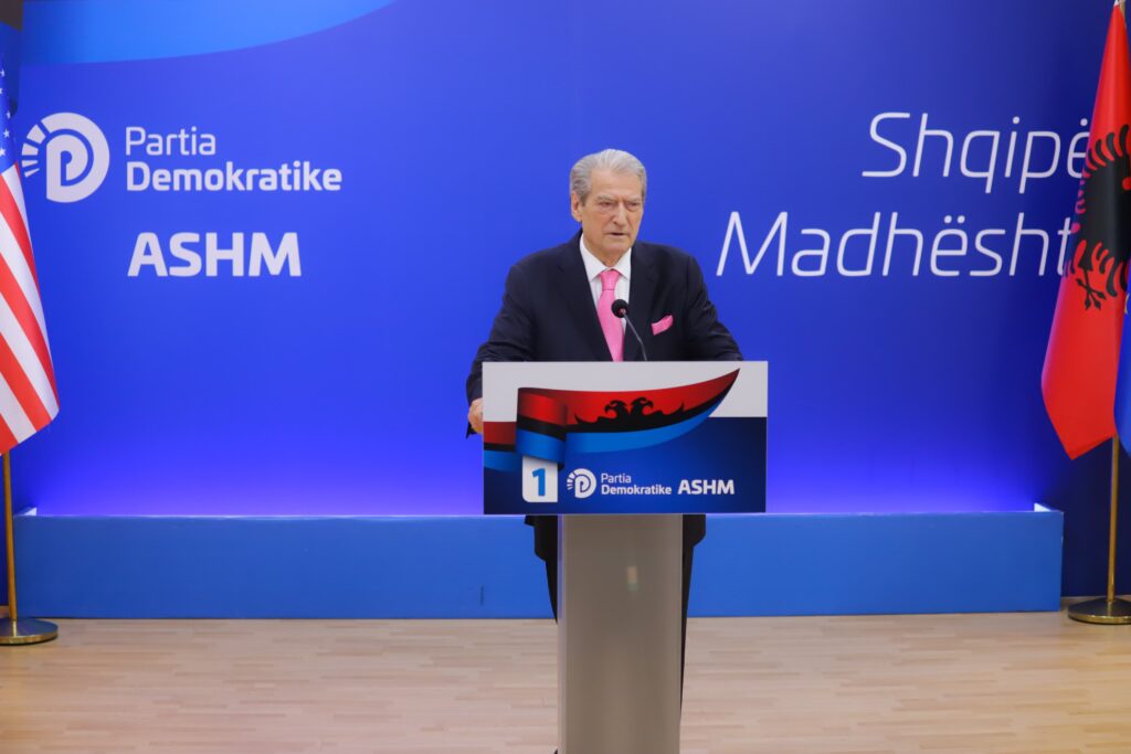 A udhëton dot në SHBA? Sali Berisha: E vërteta vonon, por nuk harron