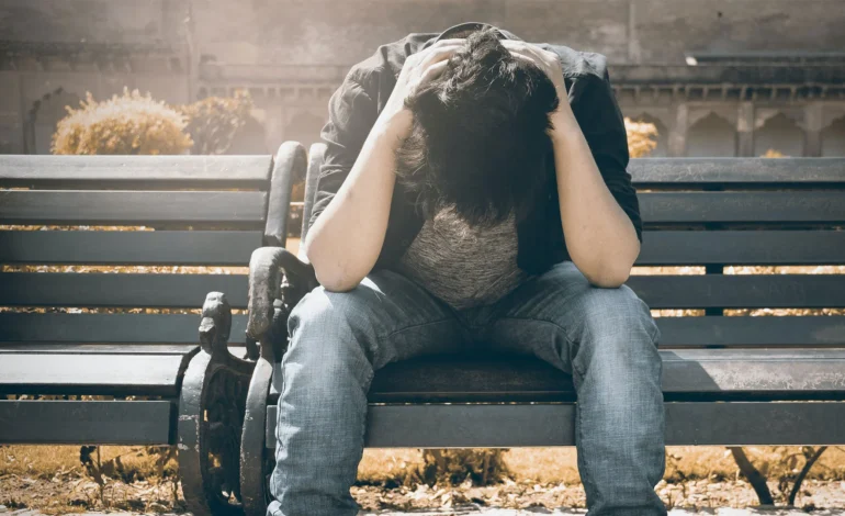 Pse të rinjtë ndihen më të izoluar se kurrë më parë