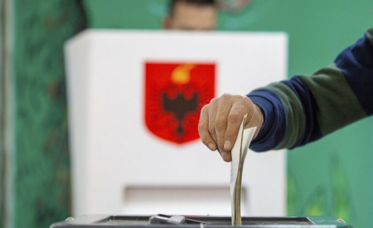 Sot Shqipëria zgjedh qeverinë e re, 3.7 mln qytetarë i drejtohen kutive të votimit