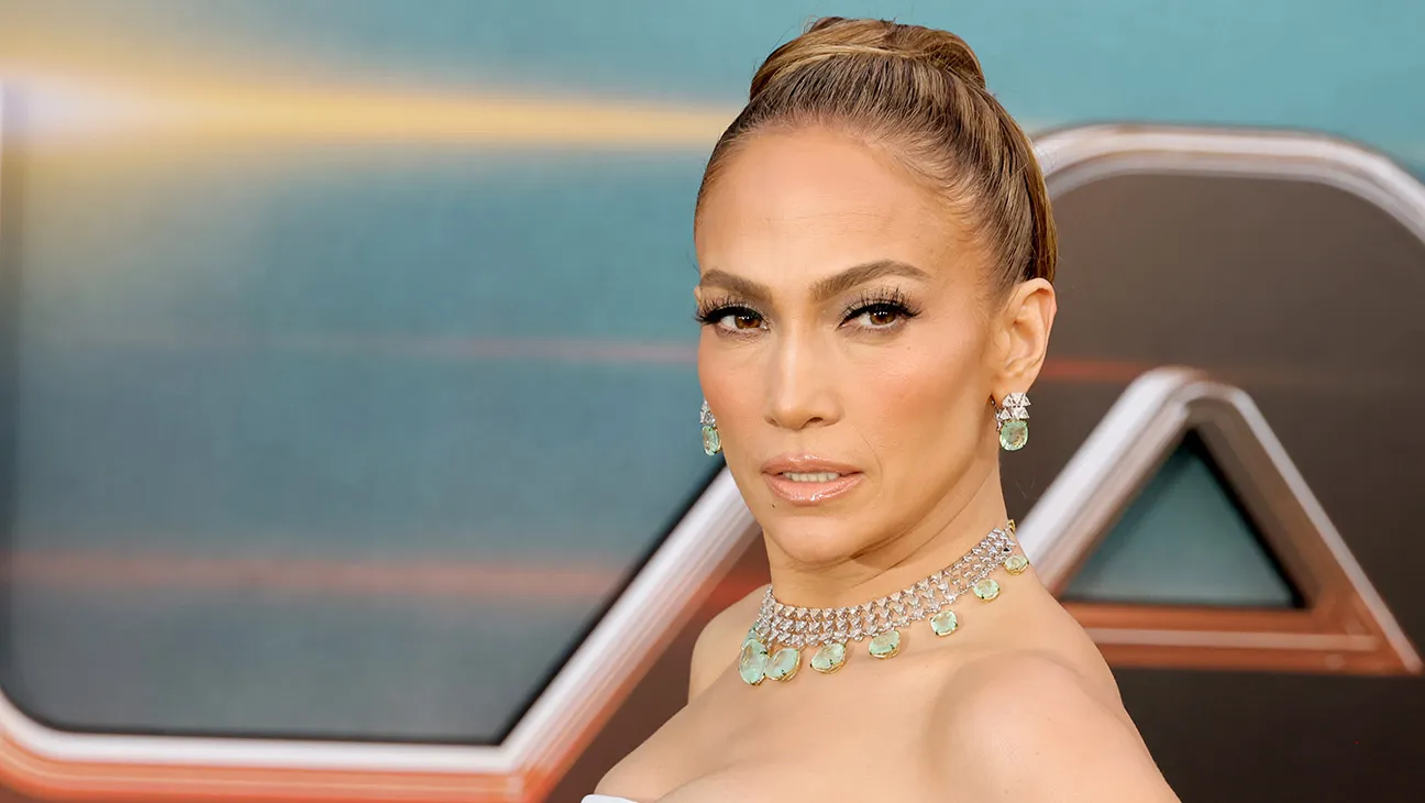 Jennifer Lopez i përgjigjet komenteve për pamjen e saj: Nuk është për vëmendje, por për…